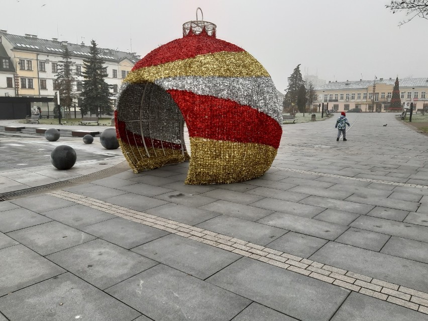 W Suwałkach pojawiły się już pierwsze Bożonarodzeniowe dekoracje. Rozbłysną 6 grudnia