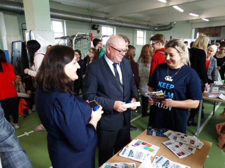 Uczniowie odwiedzili IX edycję Targów Edukacyjnych w Malborku [GALERIA]