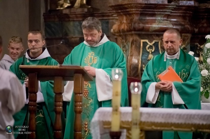 KOBYLIN: Wierni pożegnali swojego długoletniego proboszcza parafii pw. św. Matki przy Żłóbku [ZDJĘCIA]