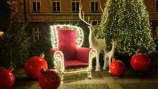 Miasto i Gmina Pleszew na czas poprzedzający święta Bożego Narodzenia przygotowało wiele atrakcji dla najmłodszych mieszkańców i nie tylko. Będą koncerty, konkursy, przejazdy kolejką czy spektakle teatralne