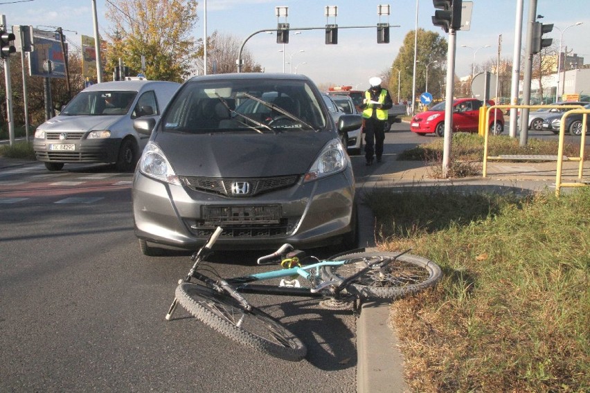 Wypadek na ulicy Krakowskiej w Kielcach. Potrącona rowerzystka i gigantyczne korki 
