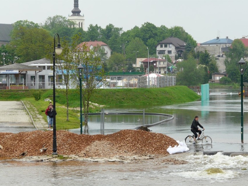 W maju 2010 r. powiat poddębicki nawiedziła powódź