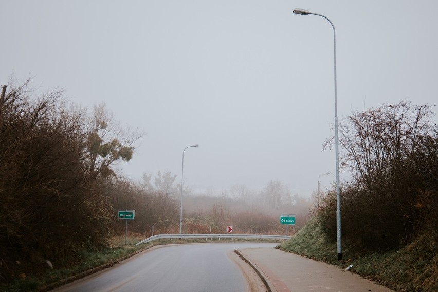 Oborniki. Gęsta mgła spowiła nasze miasto [ZDJĘCIA]