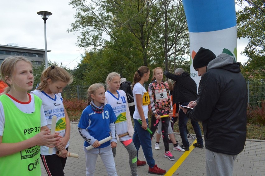 Sztafetowe Biegi Przełajowe rozpoczęły sezon sportowych zmagań w ramach Szkolnego Związku Sportowego w Wałbrzychu