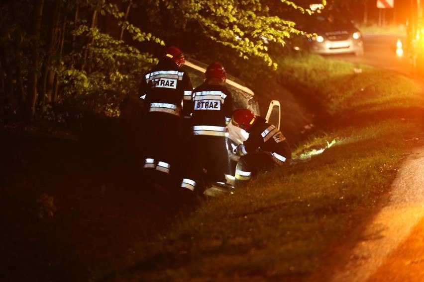 Wypadek w Ogrodzieńcu. Kobieta w ciąży w szpitalu.