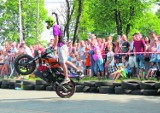 Andrychów. Pokazy szaleńców na motocyklach i rowerach