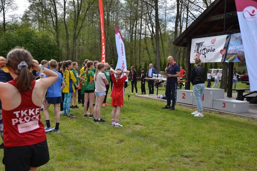 Bieg Biało-Czerwonych 2023  w Lipnie. Pobiegło około 30 młodych biegaczy! [zdjęcia]