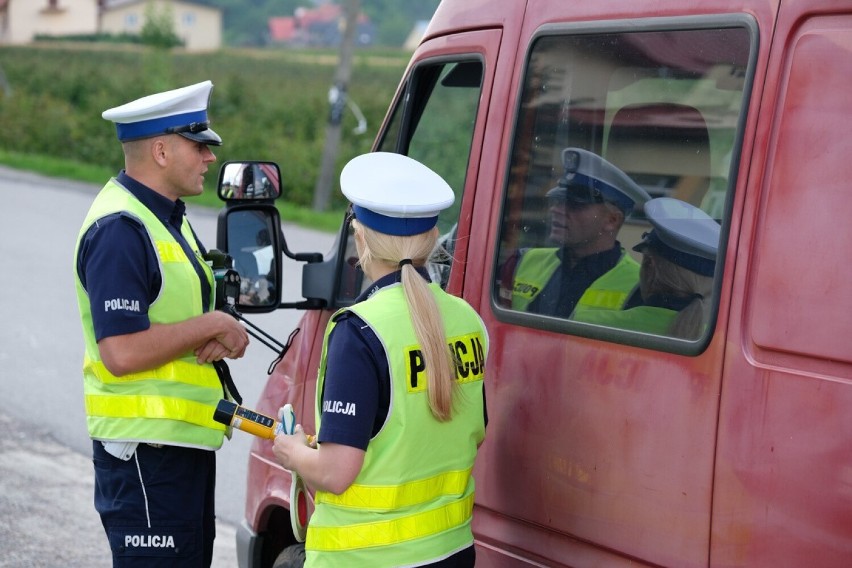 Kursant w trakcie odbywania szkolenia zawodowego...