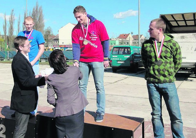 Michał Bergander-Florek (w środku) na podium Grand Prix