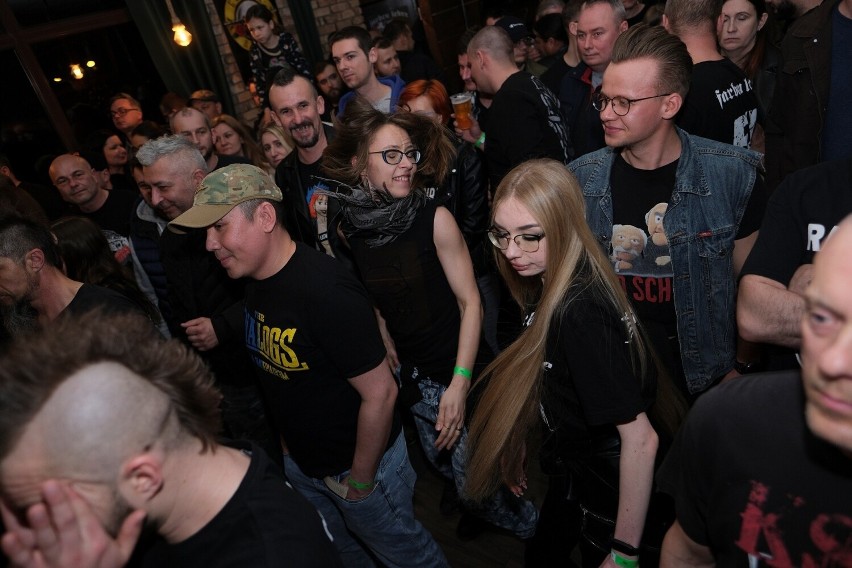 Punk Rock wiecznie żywy! Farben Lehre i Londyn'70 rozgrzali publikę w Kultowej Klubokawiarni. Zobacz zdjęcia z koncertu w Lublinie