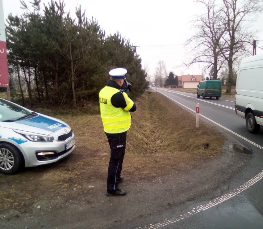 Akcja prędkość w powiecie aleksandrowskim. Policjanci ujawnili 99 przypadków przekroczenia prędkości