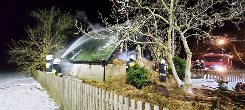 Pożar budynku gospodarczego połączonego z budynkiem...