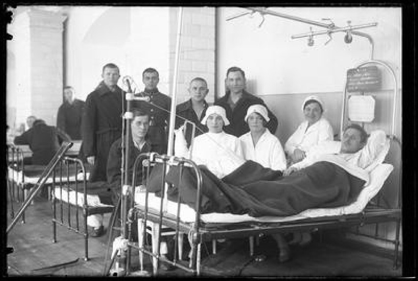 Tak 100 lat temu wyglądały polskie szpitale i leczenie w nich. Zobacz archiwalne fotografie