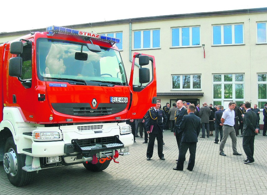 Nowy wóz na Dzień Strażaka, Renault o wartości 900 tys. zł wejdzie niebawem do służby [ZDJĘCIA]