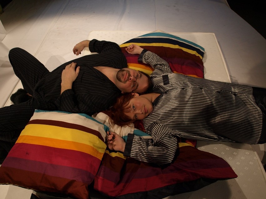 "Trzy razy łóżko" to propozycja Teatru Małego w Manufakturze...