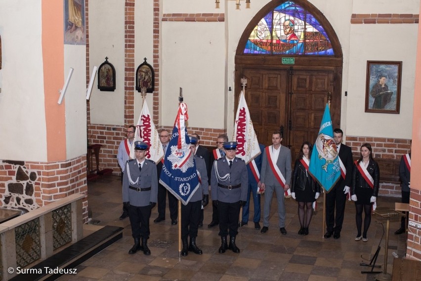 Dużo oficjeli, przedstawicieli służb mundurowych, mało innych mieszkańców. Obchody 8. rocznicy katastrofy smoleńskiej 