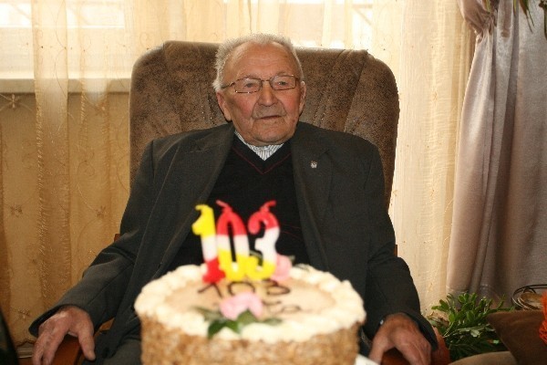 Ile lat ma najstarszy sądeczanin? Świętował 103. urodziny [VIDEO, ZDJĘCIA]