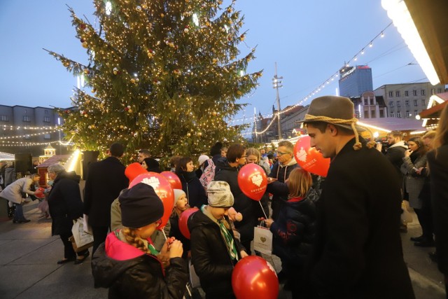 Świąteczna iluminacja Katowic odpalona. Miasto wyda na dekoracje milion złotych