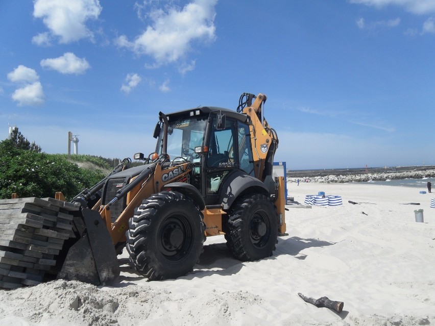 Ustka wymienia stare zejście na plażę. Niepełnosprawni dotrą do samego brzegu