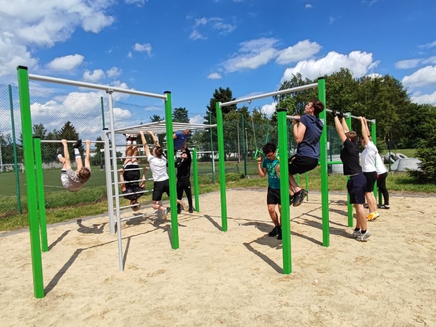 Pierwszy park do street workout powstał w Poddębicach z inicjatywy Stowarzyszenia „Licealista”. W środę otwarcie i zawody ZDJĘCIA