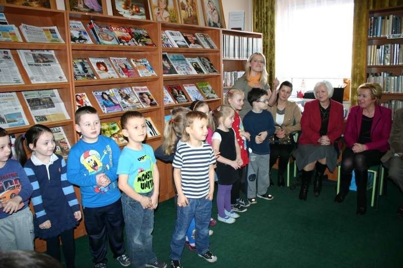 Myszków: Misie tańczyły w bibliotece dla seniorów [ZDJĘCIA]