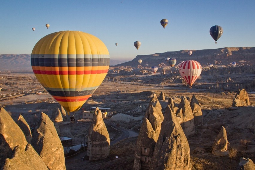 Koszt lotu balonem w Kapadocji to około 450 EUR od osoby za...