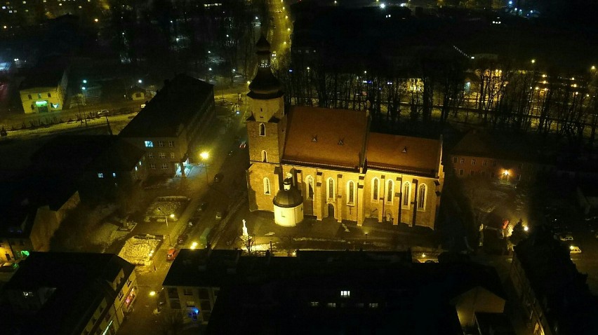 Nocne spojrzenie na kościół p.w. Św. Filipa i Jakuba w...