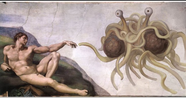 Latający Potwór Spaghetti na obrazie &#8222;Stworzenia Adama&#8221; Michała Anioła.