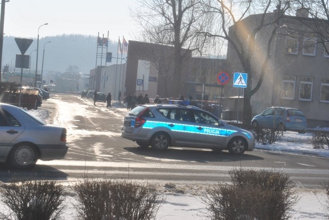 Policja zabezpiecza teren