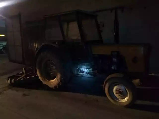 Obywatel Mołdawii w gminie Głogówek ukradł traktor i pojechał nim po alkohol.