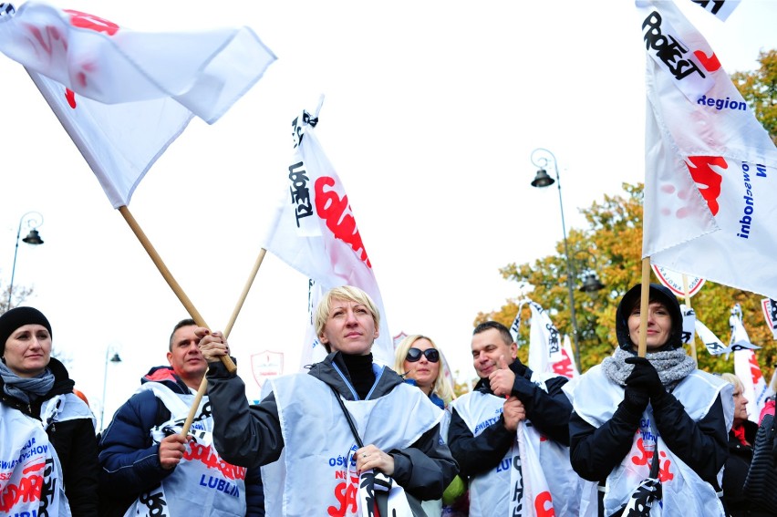 Protest nauczycieli, Warszawa. Żadają podwyżek i zahamowania...