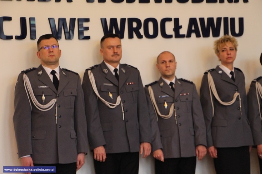 Nowi policjanci uroczyście ślubowali we Wrocławiu