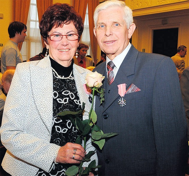Wśród par wyróżnionych medalami byli m.in. 69-letnia Jadwiga...