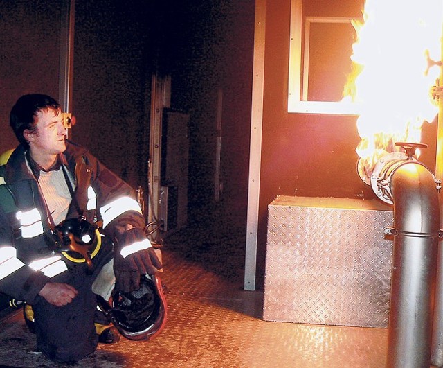 Mirek w tzw. trenażerze pożarowym doświadczył mocy płomieni