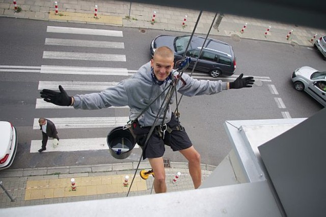 Olbrzymie wysokości, dużo adrenaliny, a do tego rozwaga, która ...