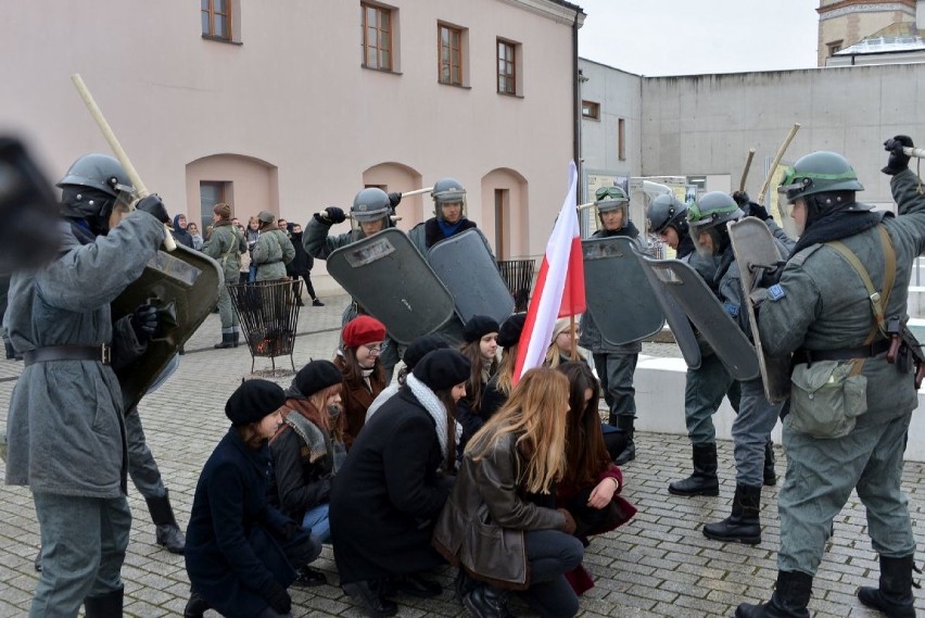 Tak kiedyś biło ZOMO - widowiskowa inscenizacja w Kielcach [WIDEO, zdjęcia]