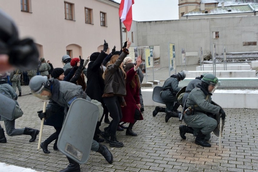 Tak kiedyś biło ZOMO - widowiskowa inscenizacja w Kielcach [WIDEO, zdjęcia]