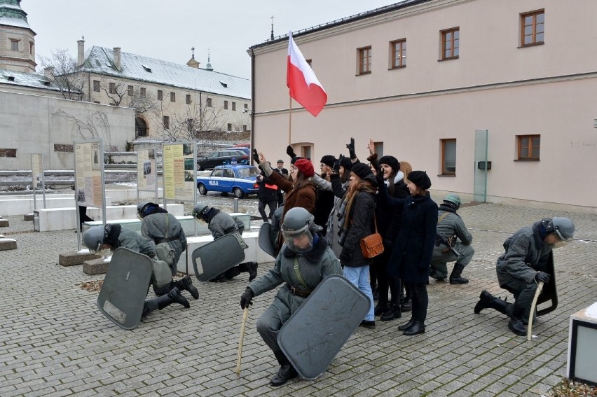 Tak kiedyś biło ZOMO - widowiskowa inscenizacja w Kielcach [WIDEO, zdjęcia]