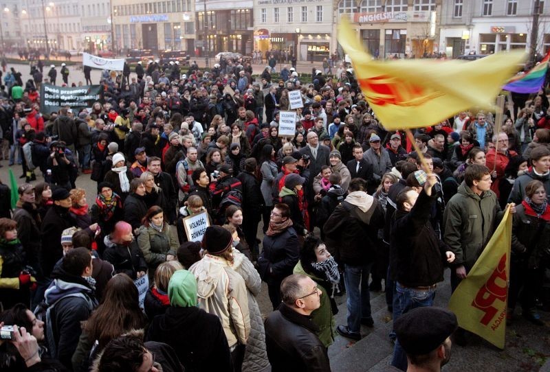 Około 300 osób wzięło udział w marszu. Towarzyszyło im 400...