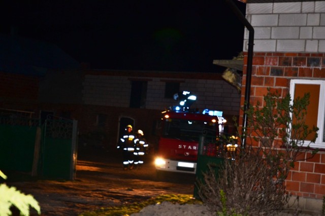 Straż Pożarna w Pleszewie: Paliło się poddasze domu w Koźmińcu