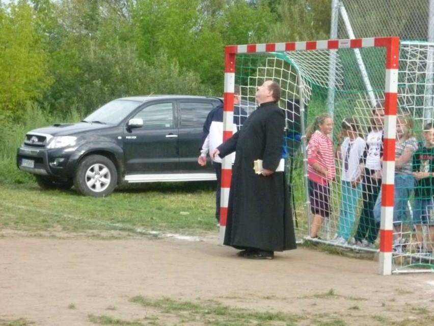 Parafia Nawiedzenia NMP w Chodzieży: Odchodzi proboszcz ks....