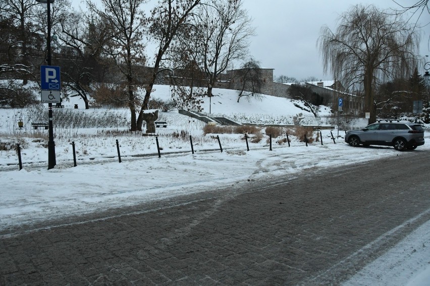 Mróz przestraszył mieszkańców Kielc. Na mieście pustki [ZDJĘCIA]
