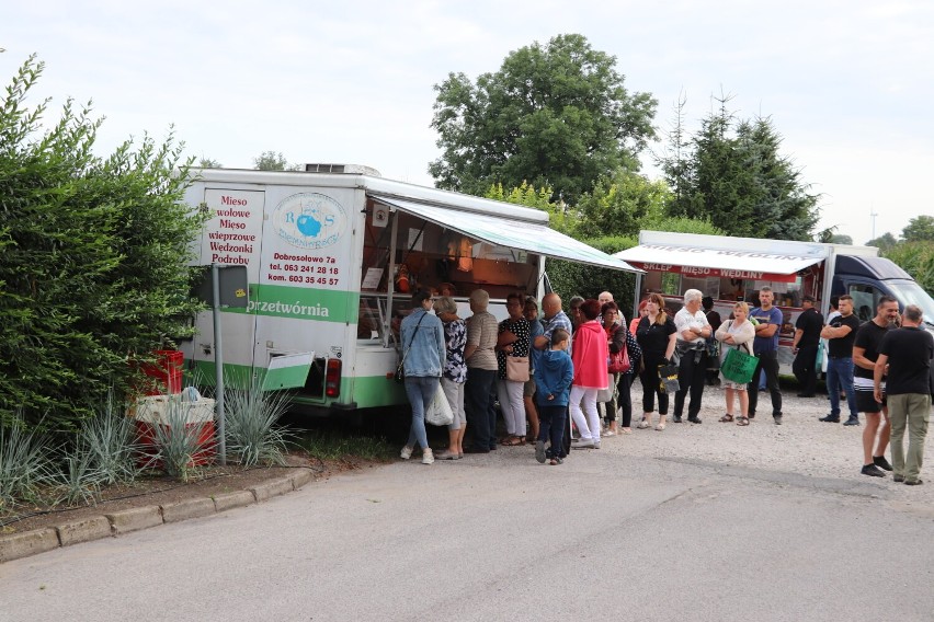 Na tym targowisku można kupić albo sprzedać dosłownie...