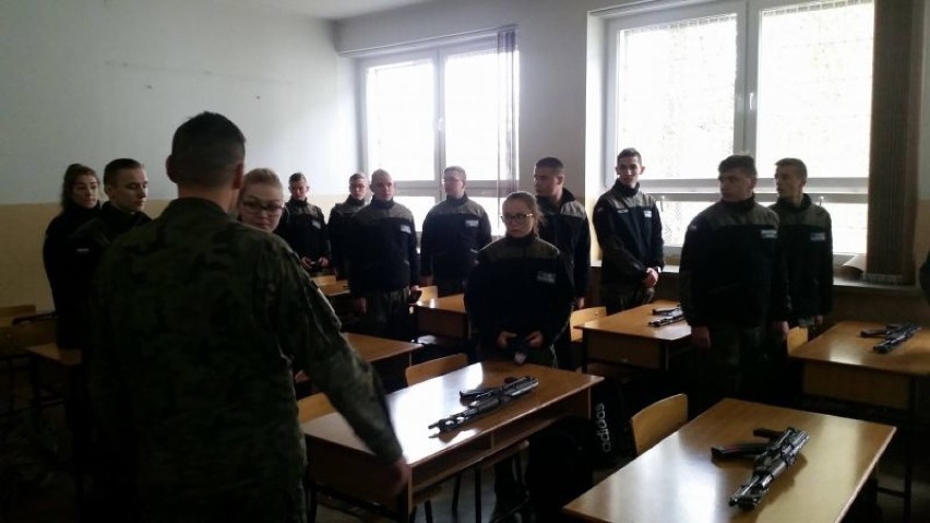 Klasy mundurowe V LO w Kaliszu w pilotażowym programie MON