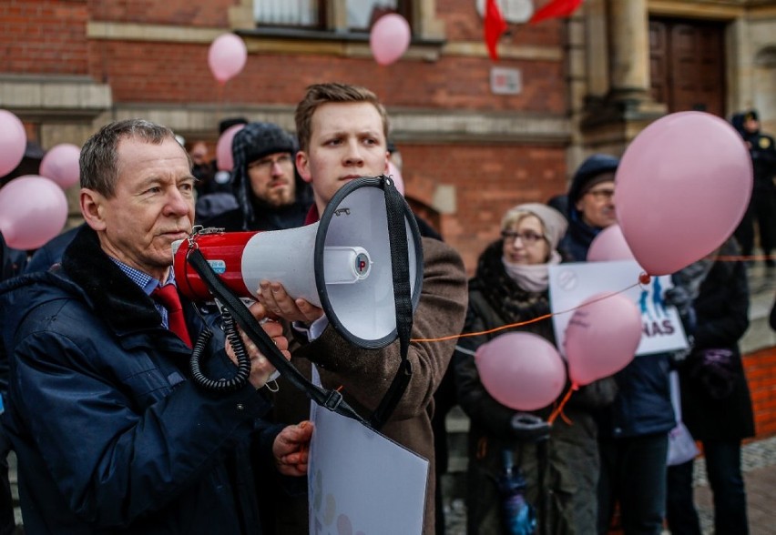 Sesja RM Gdańska [ZDJĘCIA] Radni uchwalili dofinansowanie do zabiegów in vitro 