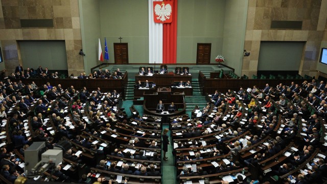 Tak prezentują się oświadczenia majątkowe lubuskich posłów i senatorów. Kto ma duży dom, kto najwięcej oszczędności, a kto luksusowy samochód? >>>