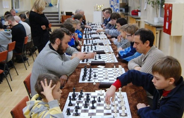 W Lubartowie rozegrany został turniej błyskawiczny w szachy i symultana z mistrzem międzynarodowym