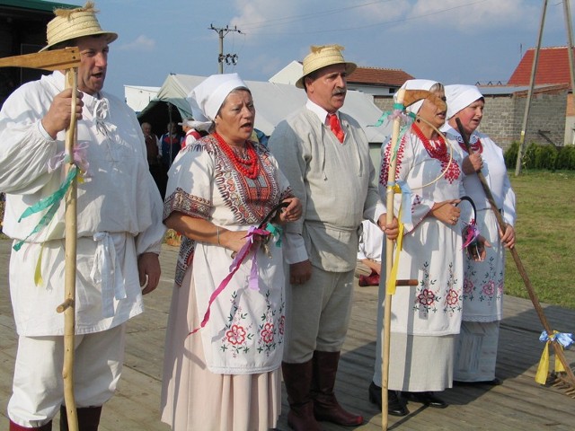 Zawadiacy podczas występu na zeszłorocznych gminnych dożynkach w Ślizowie