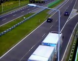 Zawracanie i jazda pod prąd na autostradzie A2. Zobacz szokujący film