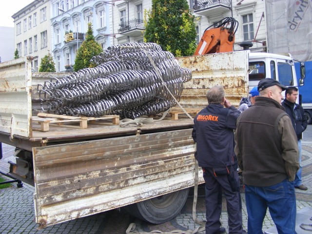 Rzeźba Golema powróciła na Aleje Marcinkowskiego